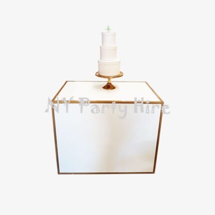 White & Gold Cake Table